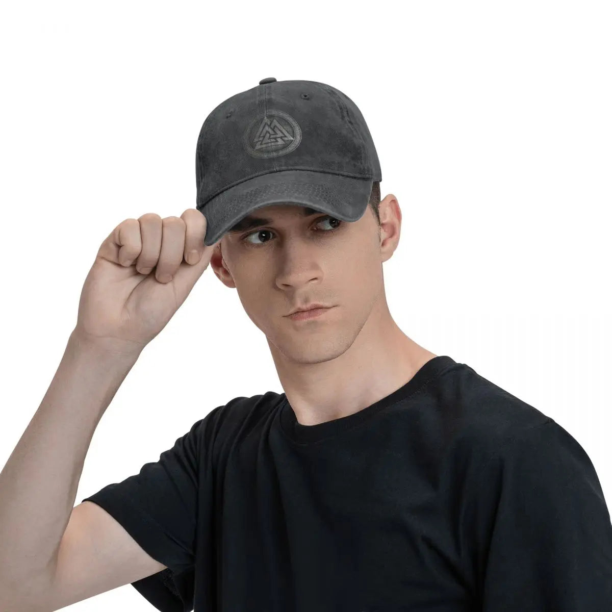 Gorro vikingo con símbolo de Valknut